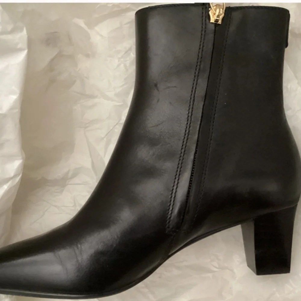 Lauren Ralph Lauren Boots NIB size 5.5